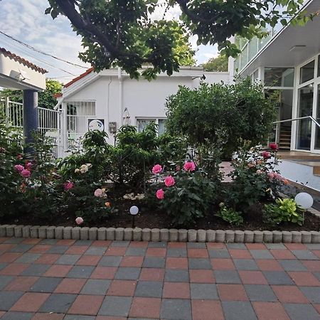Отель Fitness House With Garden Констанца Экстерьер фото