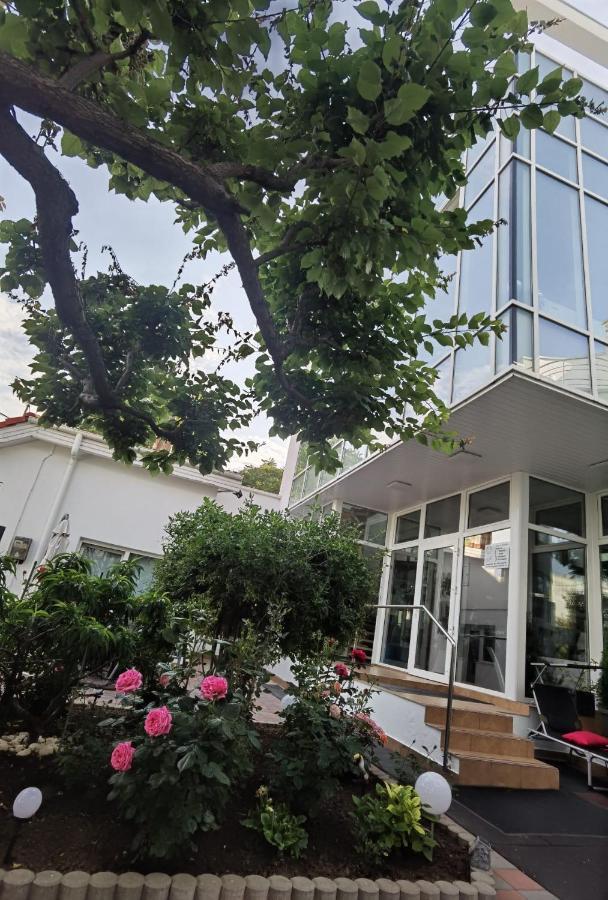 Отель Fitness House With Garden Констанца Экстерьер фото