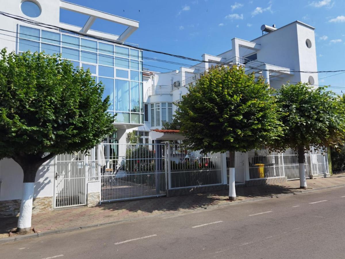 Отель Fitness House With Garden Констанца Экстерьер фото